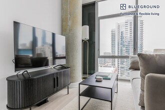 311 W Illinois St in Chicago, IL - Building Photo - Building Photo
