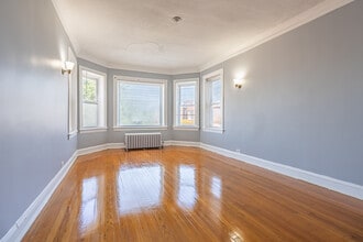 8200 S. Evans Ave. in Chicago, IL - Foto de edificio - Interior Photo