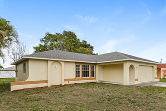 923 SE 34th Terrace in Cape Coral, FL - Building Photo - Building Photo
