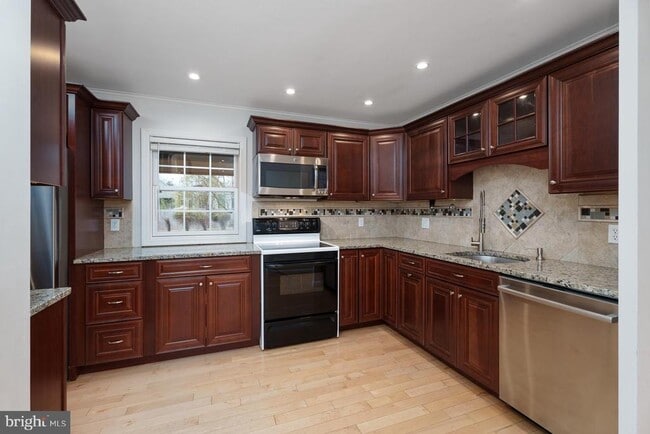 384 Walnut Ln in Princeton, NJ - Building Photo - Building Photo