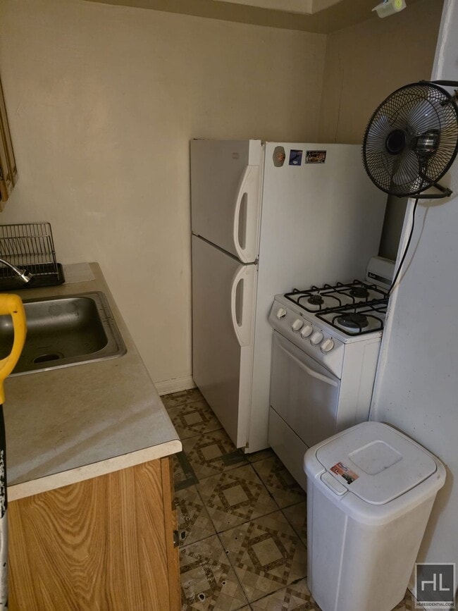 ATLANTIC AVENUE, Unit 5 in Brooklyn, NY - Foto de edificio - Building Photo