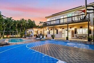 9636 NE 5th Avenue Rd in Miami Shores, FL - Building Photo - Building Photo