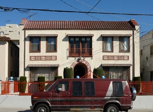 1614 Kenmore Ave in Los Angeles, CA - Building Photo - Building Photo