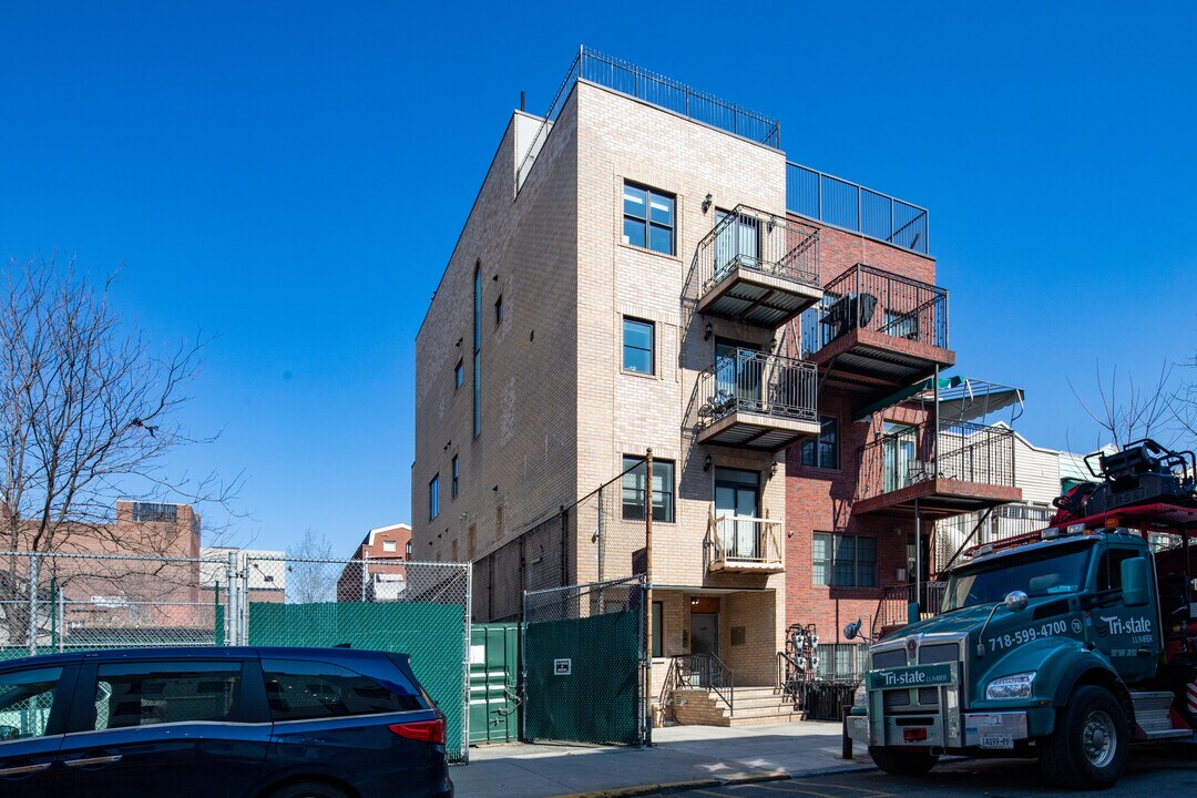 1425 43rd St in Brooklyn, NY - Building Photo
