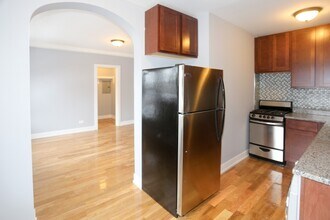 555 W Arlington Pl, Unit 207 in Chicago, IL - Foto de edificio - Building Photo