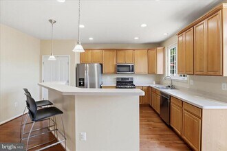 4604 Carisbrooke Ln in Fairfax, VA - Building Photo - Building Photo