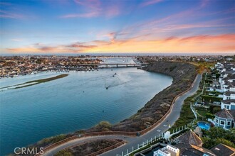 17 Castaways N in Newport Beach, CA - Building Photo - Building Photo