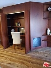 21500 Burbank Blvd-Unit -135 in Los Angeles, CA - Foto de edificio - Building Photo