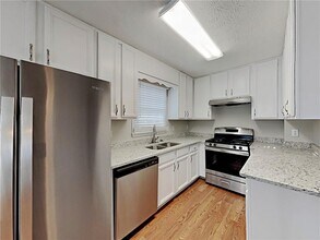 383 Robin Hood Dr in Douglasville, GA - Building Photo - Building Photo