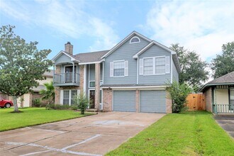 3122 Lazy Brook Dr in Sugar Land, TX - Foto de edificio - Building Photo