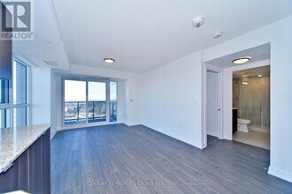 225 Village Green Square in Toronto, ON - Building Photo - Building Photo