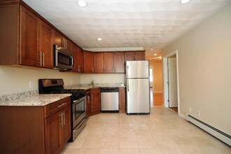 136 Chelsea St in Boston, MA - Building Photo - Building Photo
