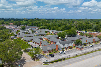 Lexington in Beaumont, TX - Building Photo - Building Photo