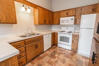 14784 Lower Endicott Way in Apple Valley, MN - Building Photo - Building Photo