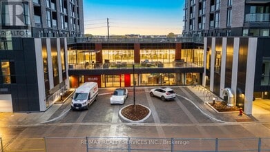 3071 Trafalgar Rd in Oakville, ON - Building Photo - Building Photo