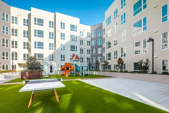 View at Blossom Hill in San Jose, CA - Foto de edificio - Building Photo