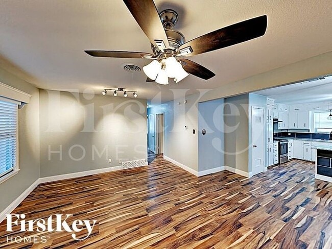 205 SW Moody St in Burleson, TX - Building Photo - Building Photo