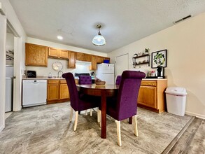 242 Overbrook Ct in Monroe, OH - Building Photo - Building Photo