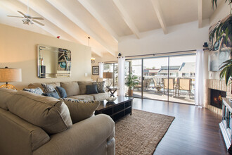 4431 Gateshead Bay in Oxnard, CA - Foto de edificio - Building Photo