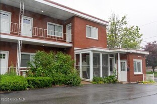 195 S Broadway, Unit 7 in Saratoga Springs, NY - Building Photo