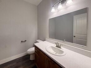 5711-5713 Honey Bee St S in Salem, OR - Building Photo - Building Photo