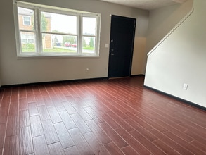 1600 Worthington Row Dr in Columbus, OH - Foto de edificio - Building Photo