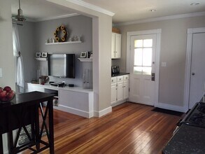 244 Sycamore St, Unit 244 Sycamore St, Apt 1 in Watertown, MA - Foto de edificio - Building Photo