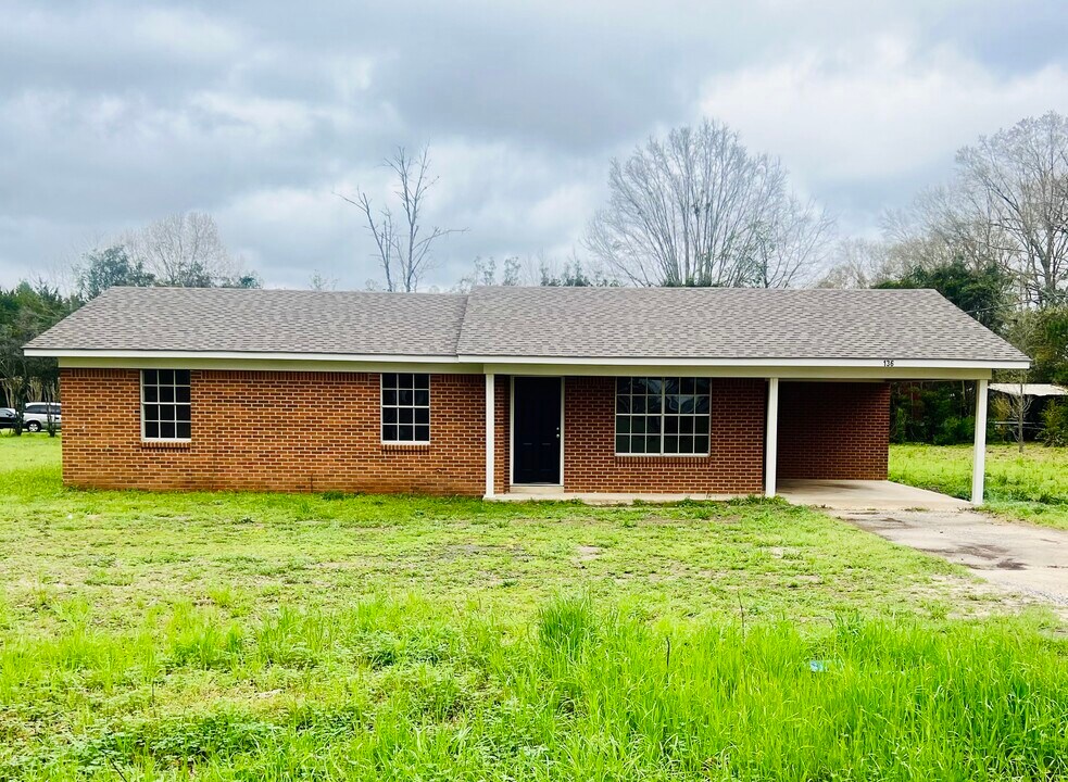 136 Holt Rd in Lucedale, MS - Building Photo