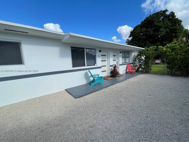 27 NW 41st St in Miami, FL - Building Photo - Building Photo