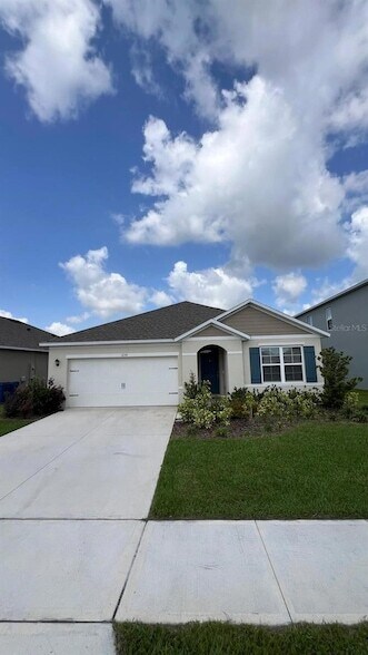 1230 Red Hl Rd in Davenport, FL - Building Photo