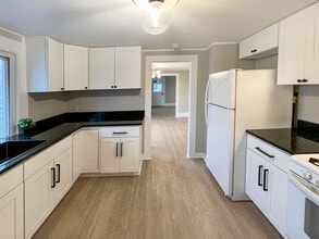 102 Hazel St, Unit 2 in Liverpool, NY - Building Photo - Building Photo