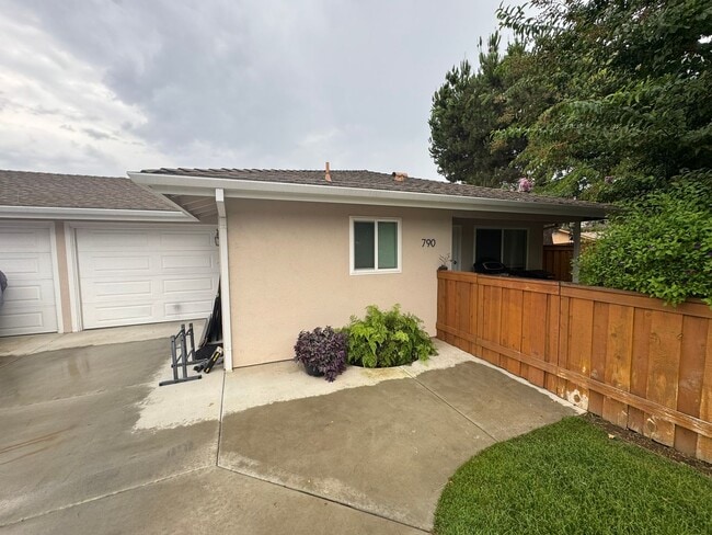 790-92 Vineyard Rd in San Marcos, CA - Building Photo - Building Photo
