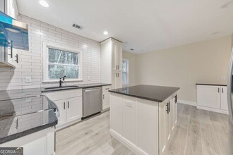 72 Delmont Dr NE in Atlanta, GA - Building Photo - Building Photo