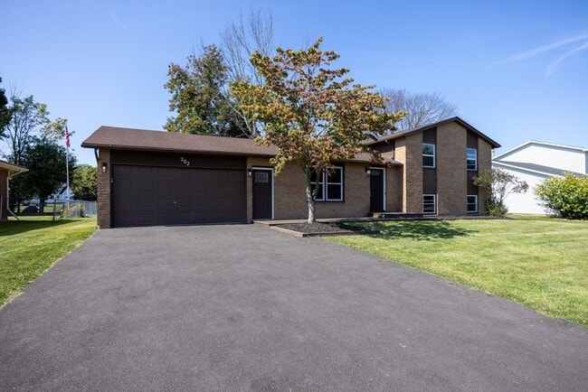 202 Spring Tree Ln in Rochester, NY - Building Photo - Building Photo