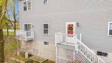 815 S Pine Creek Rd-Unit -A in Fairfield, CT - Building Photo - Building Photo