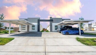 28 N 40th St in McAllen, TX - Building Photo