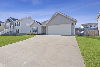 1379 Freedom Dr in Clarksville, TN - Building Photo - Building Photo