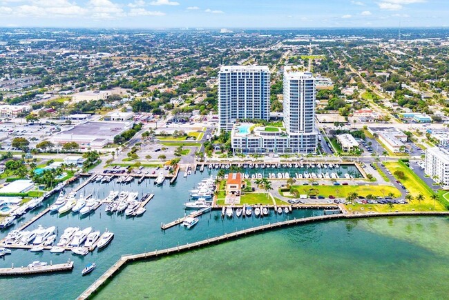 220 Lake Shore Dr, Unit 1015 in Lake Park, FL - Building Photo - Building Photo