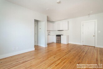 142 Highland Ave, Unit 19 in Somerville, MA - Foto de edificio - Building Photo
