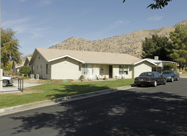 Lake Isabella Senior Apartments in Lake Isabella, CA - Foto de edificio - Building Photo