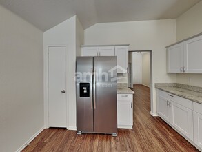 1009 Whistle Stop Dr in Saginaw, TX - Building Photo - Building Photo