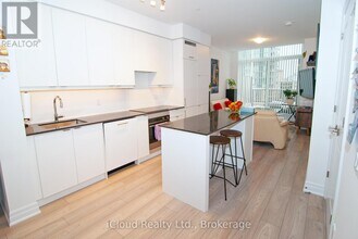 36 Elm Dr W in Mississauga, ON - Building Photo - Building Photo