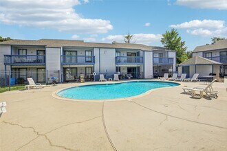 13151 Walden Rd in Montgomery, TX - Foto de edificio - Building Photo