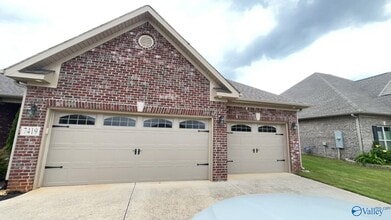 7419 Flint Xing Cir SE in Owens Cross Roads, AL - Building Photo - Building Photo