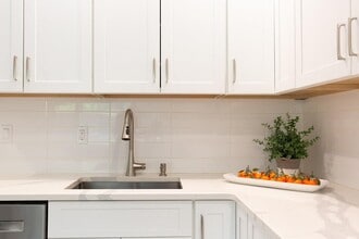 557 Martling Ave in Tarrytown, NY - Building Photo - Building Photo