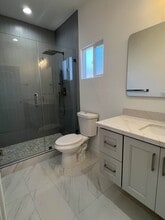 17249 Santa Suzanne St in Fountain Valley, CA - Foto de edificio - Building Photo