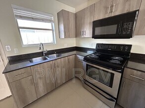 1207 Upas Dr in Edinburg, TX - Building Photo - Building Photo