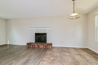 17 Hollow Tree Ct in St. Peters, MO - Building Photo - Building Photo