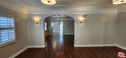 1024 Cloverdale Ave in Los Angeles, CA - Building Photo - Building Photo