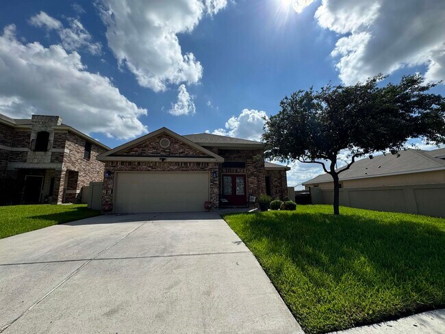 411 Windmill Palm Dr in Laredo, TX - Building Photo - Building Photo